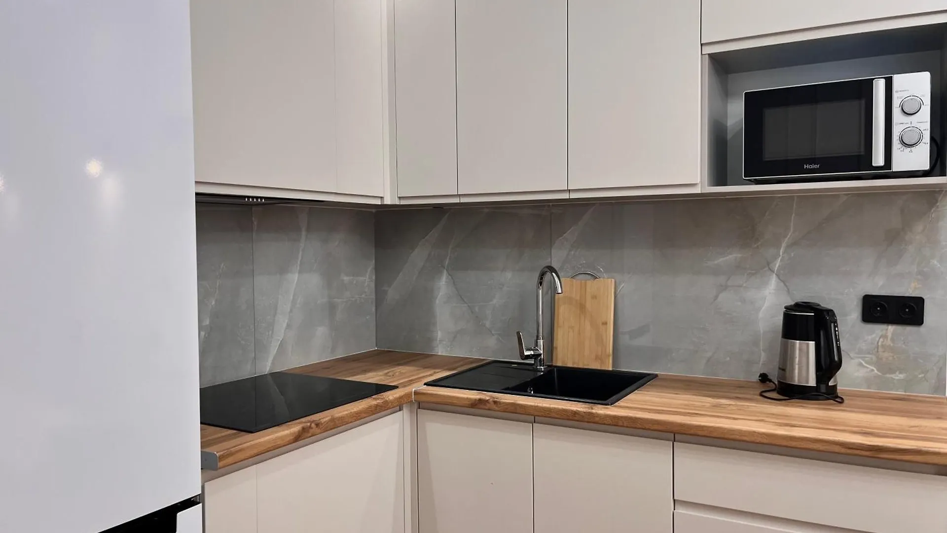 Premium Raimbek18 Residence, Nearby Metro & Drinking Water As A Gift Almaty Kazakhstan