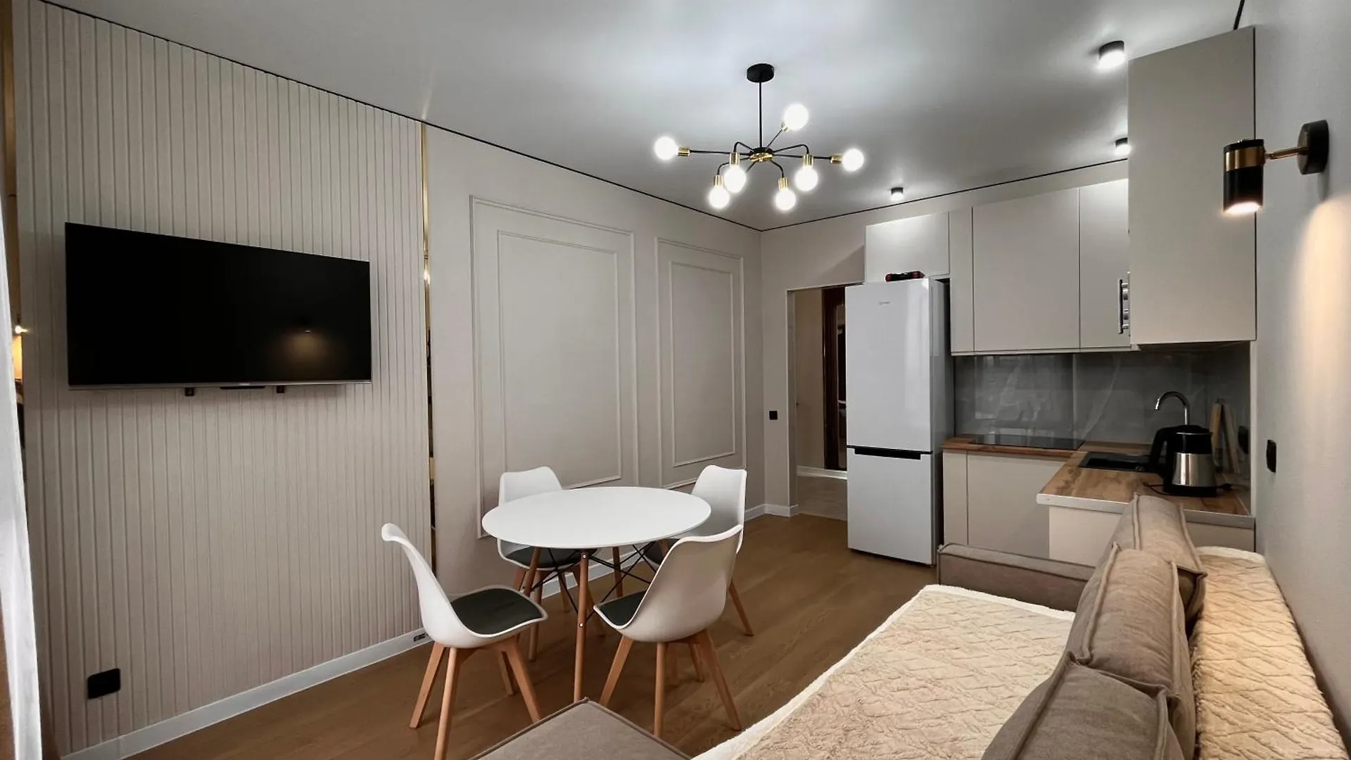 Apartment Premium Raimbek18 Residence, Nearby Metro & Drinking Water As A Gift Almaty